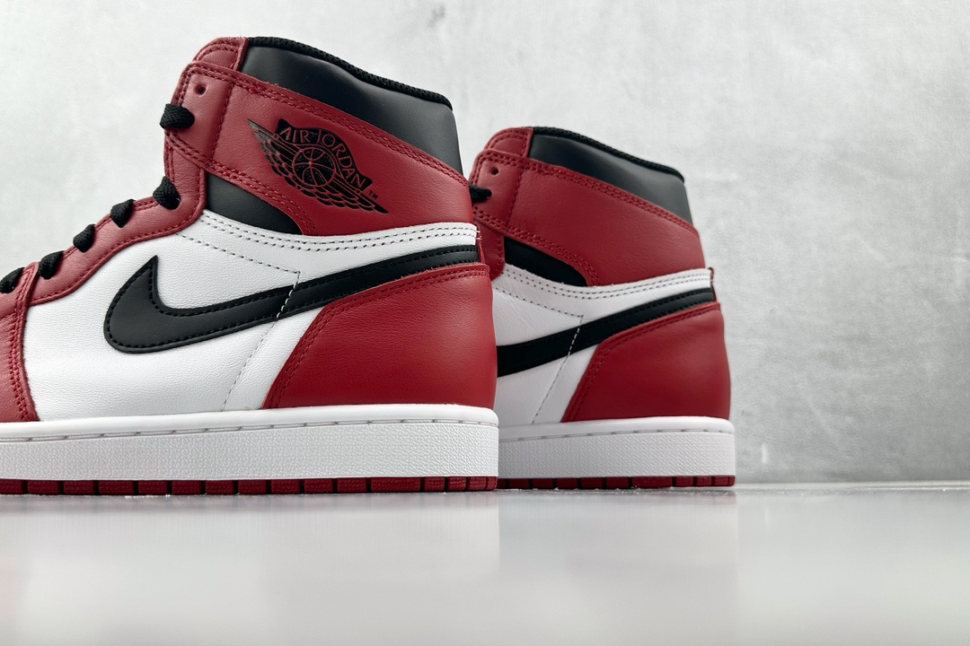 Air Jordan 1 Retro Chicago