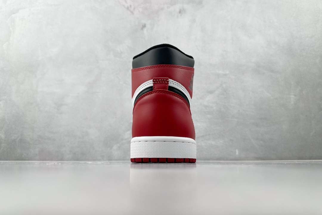 Air Jordan 1 Retro Chicago