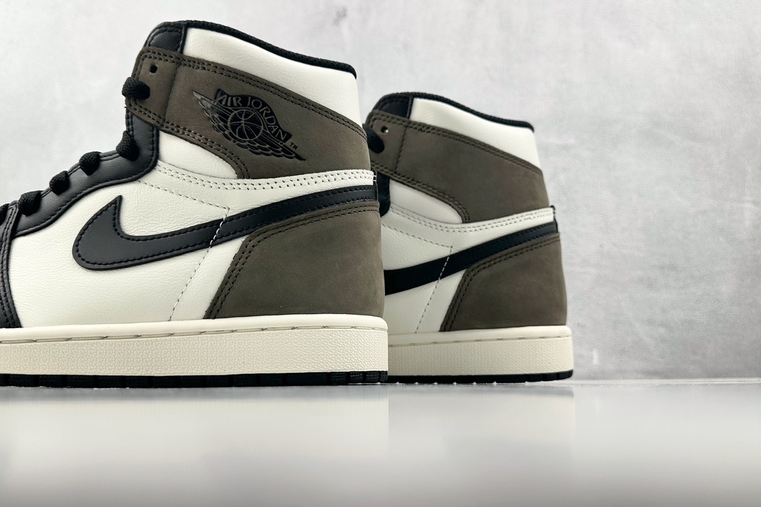 Jordan 1 Retro High Dark Mocha