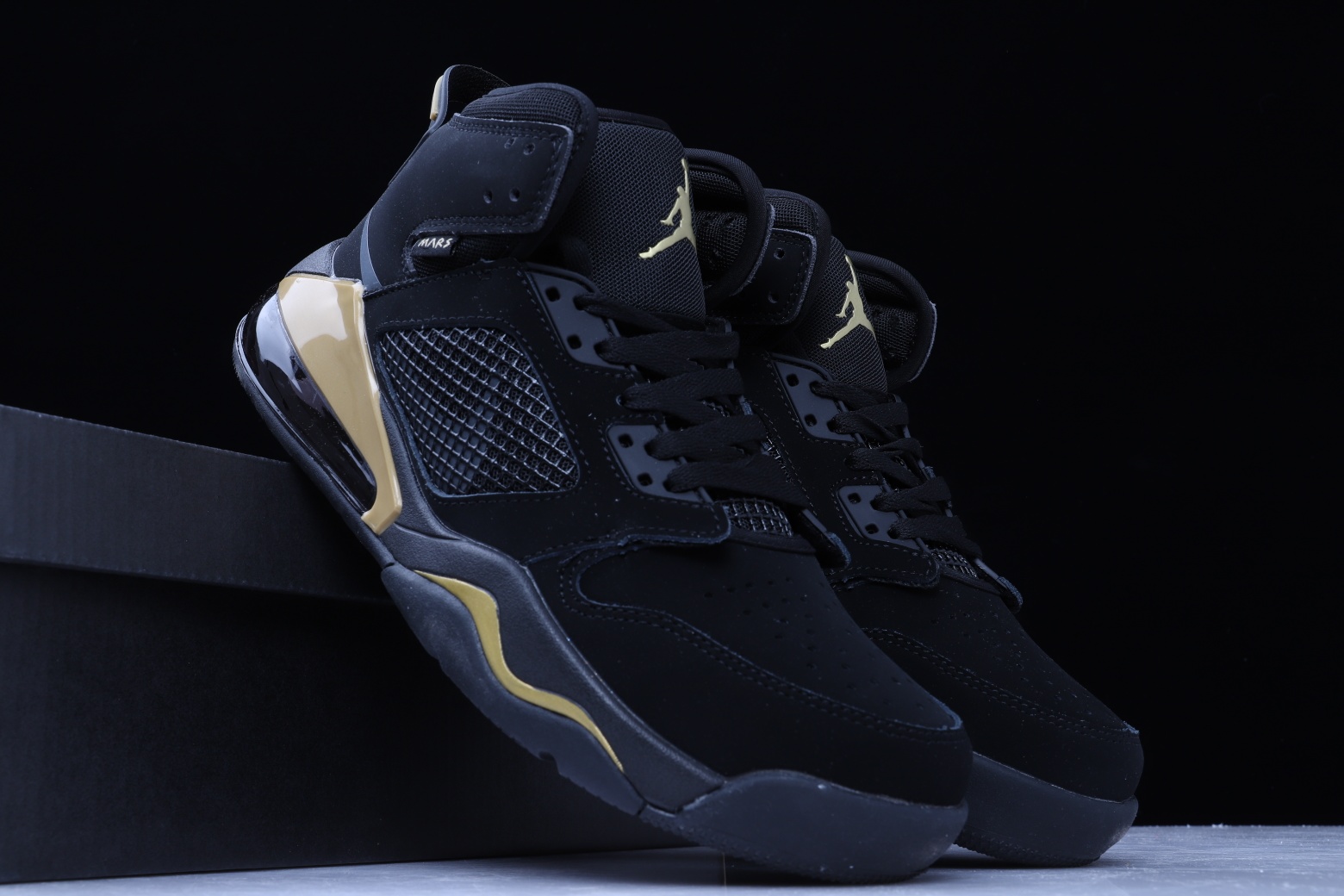 Jordan Mars 270 Black Gold 