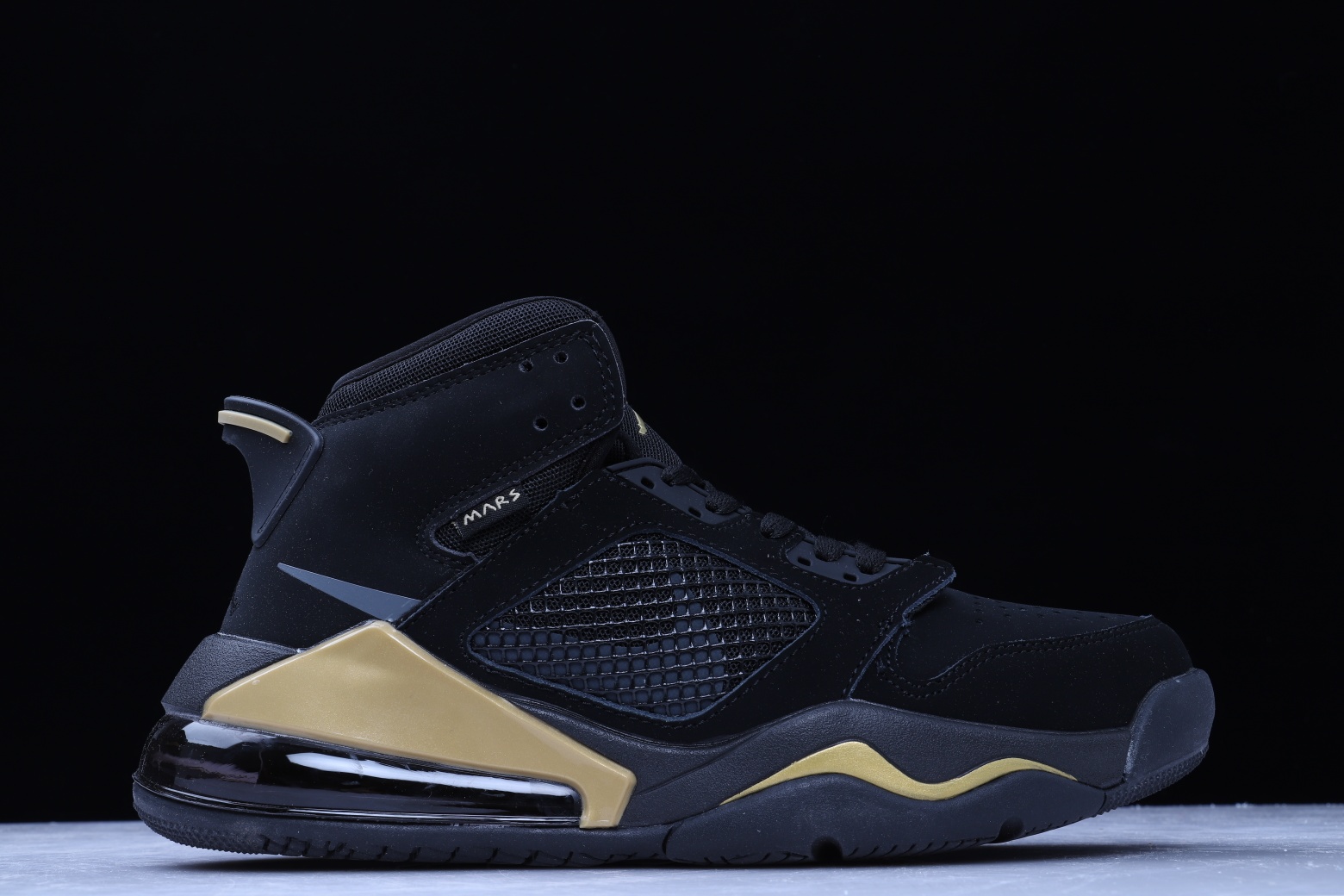 Jordan Mars 270 Black Gold 