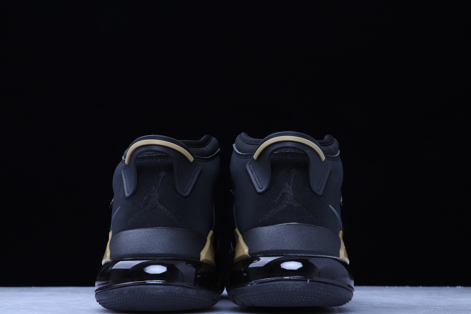 Jordan Mars 270 Black Gold 