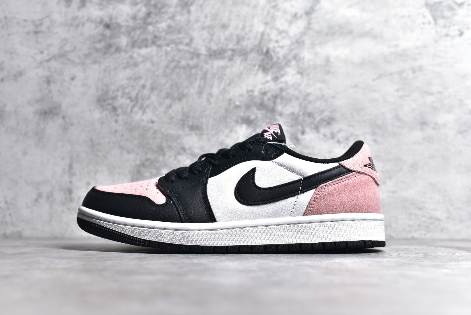 Air Jordan 1 Low OG Bleached Coral 