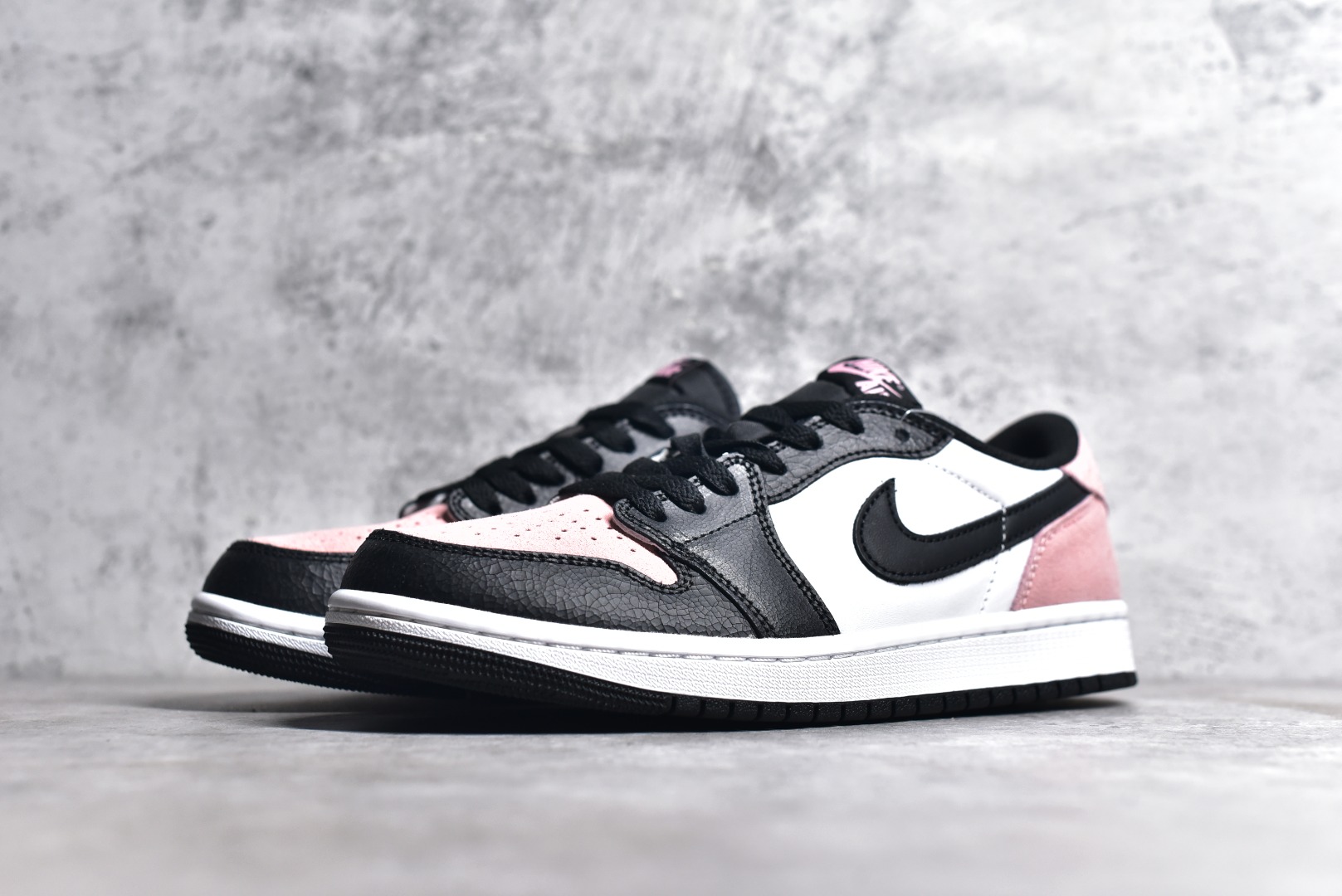 Air Jordan 1 Low OG Bleached Coral 