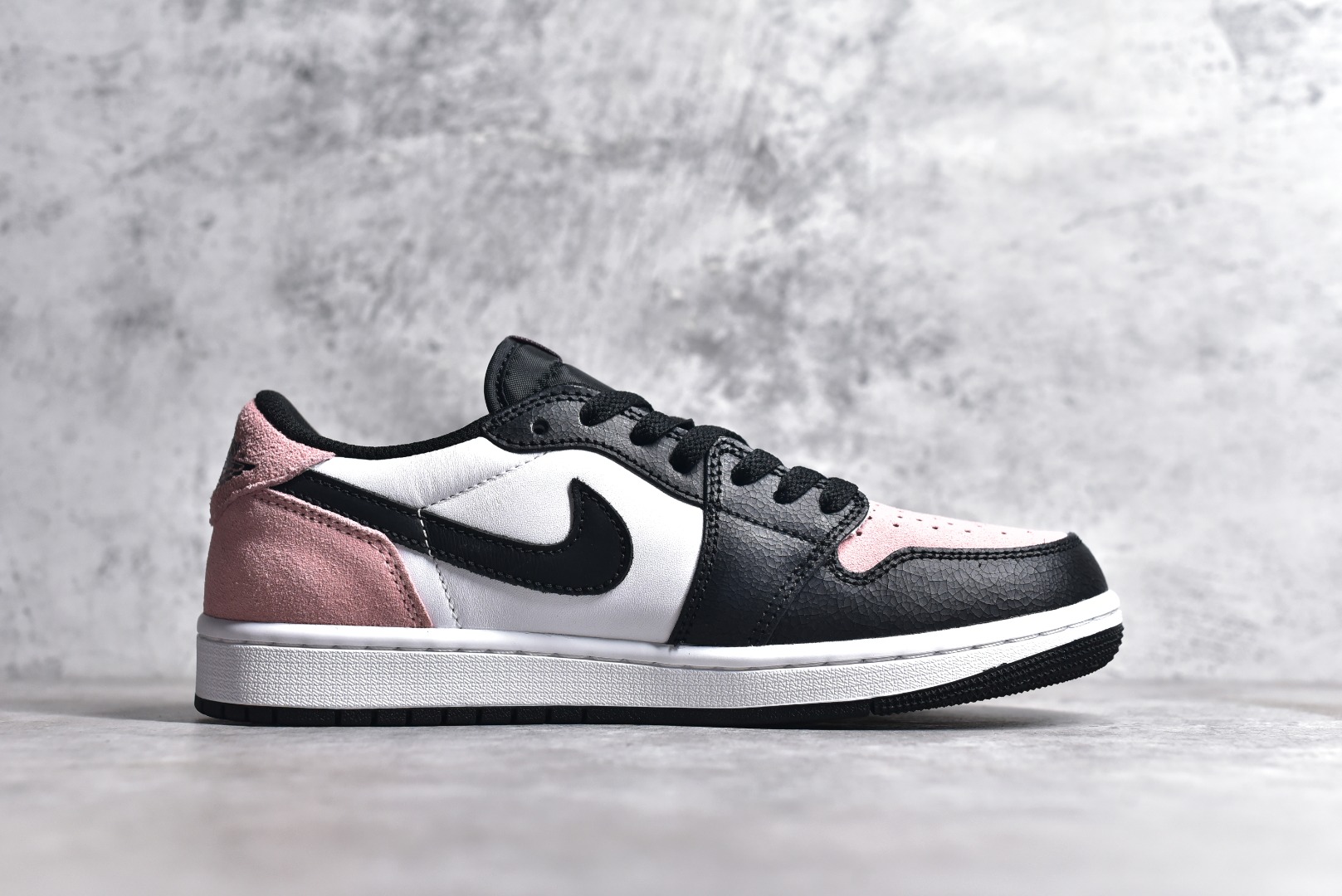 Air Jordan 1 Low OG Bleached Coral 