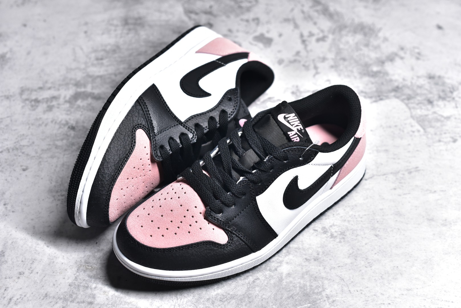 Air Jordan 1 Low OG Bleached Coral 