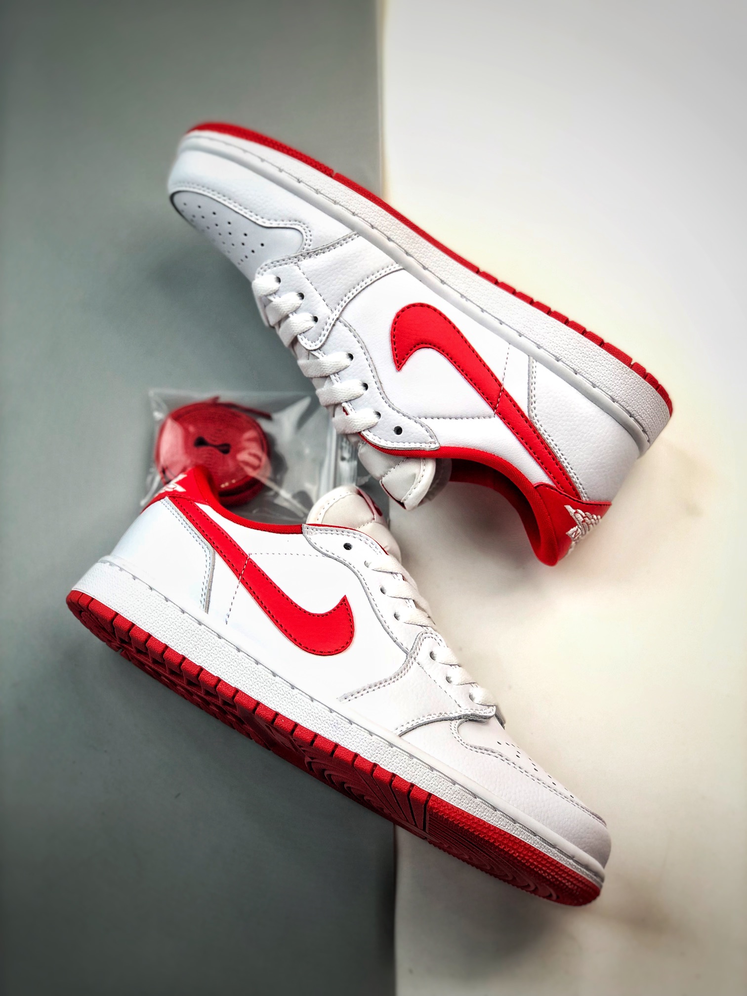 Jordan 1 Retro Low OG University Red