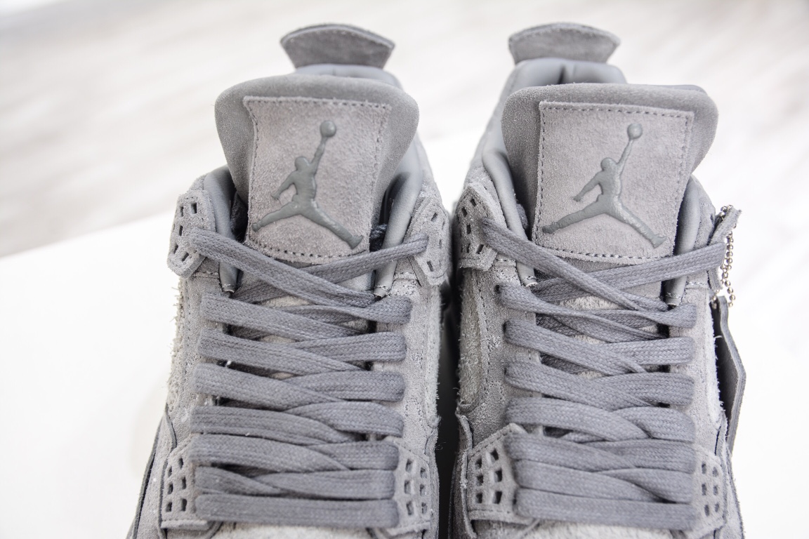 Jordan 4 Retro Kaws