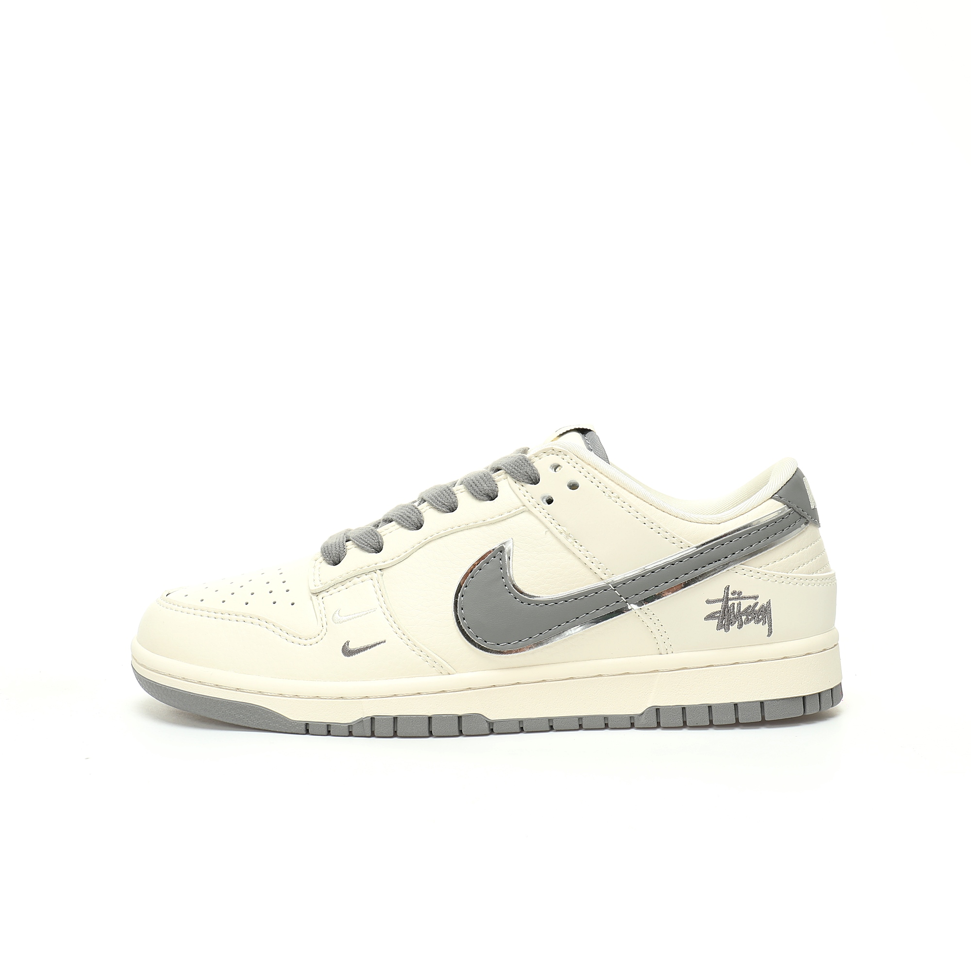 Nike SB Dunk Low x Stussy 