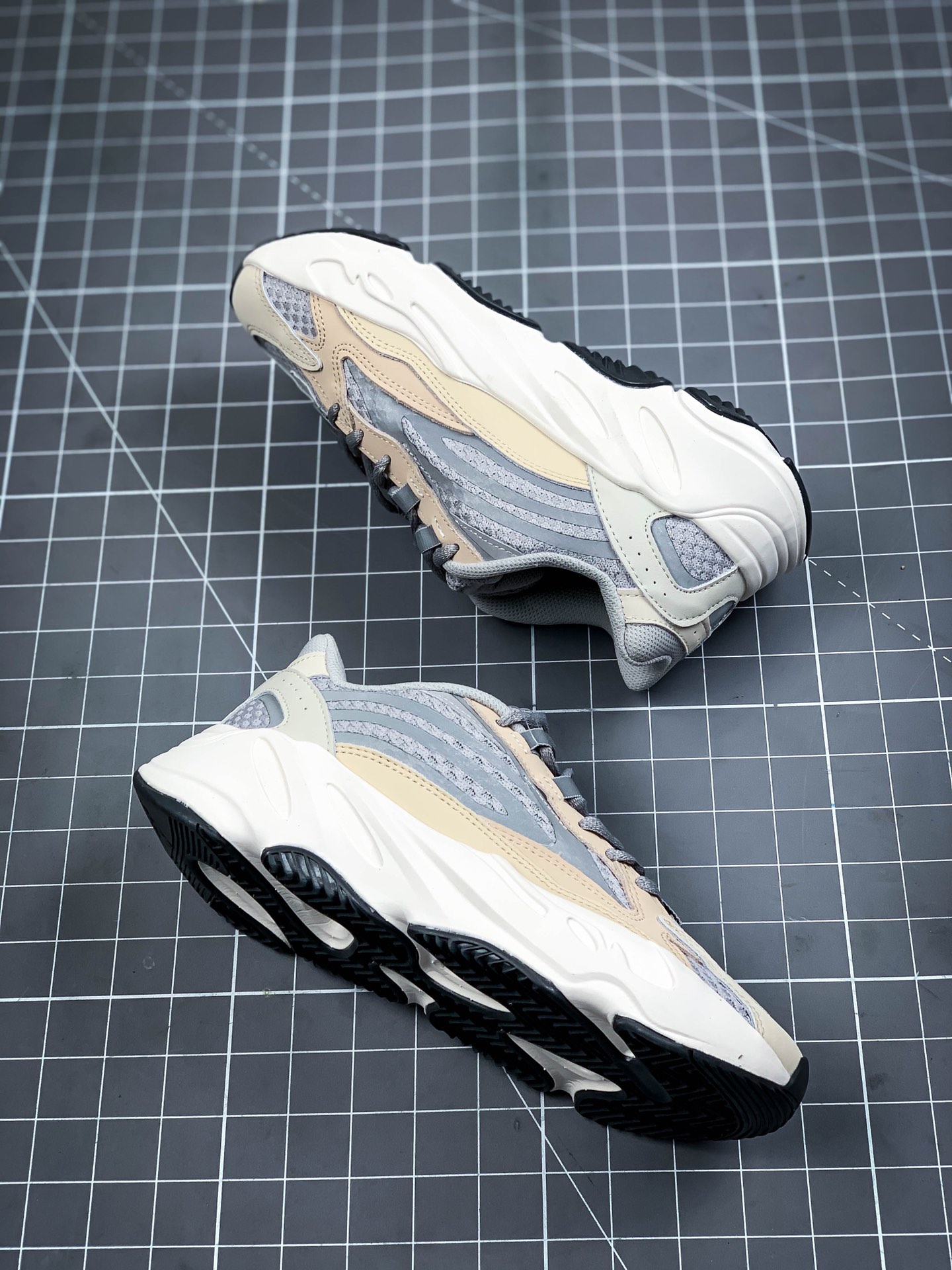 adidas Yeezy Boost 700 V2 Cream