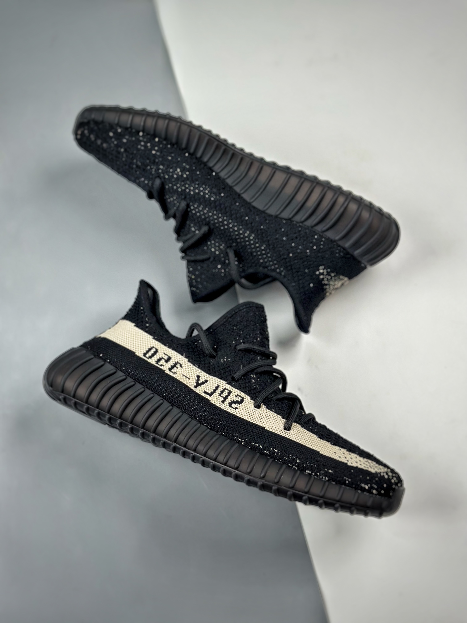 adidas Yeezy Boost 350 V2 Core Black White